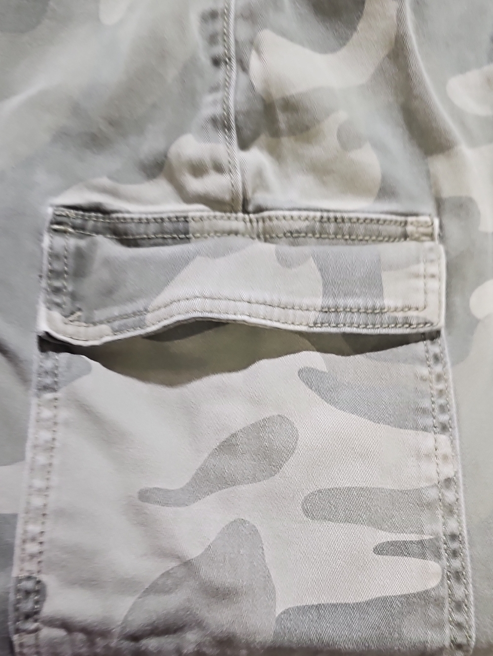 Hollister Jeans Ultra High Rise Dad Pant Utility Cargo In Camouflage Womens - Picture 10 of 10